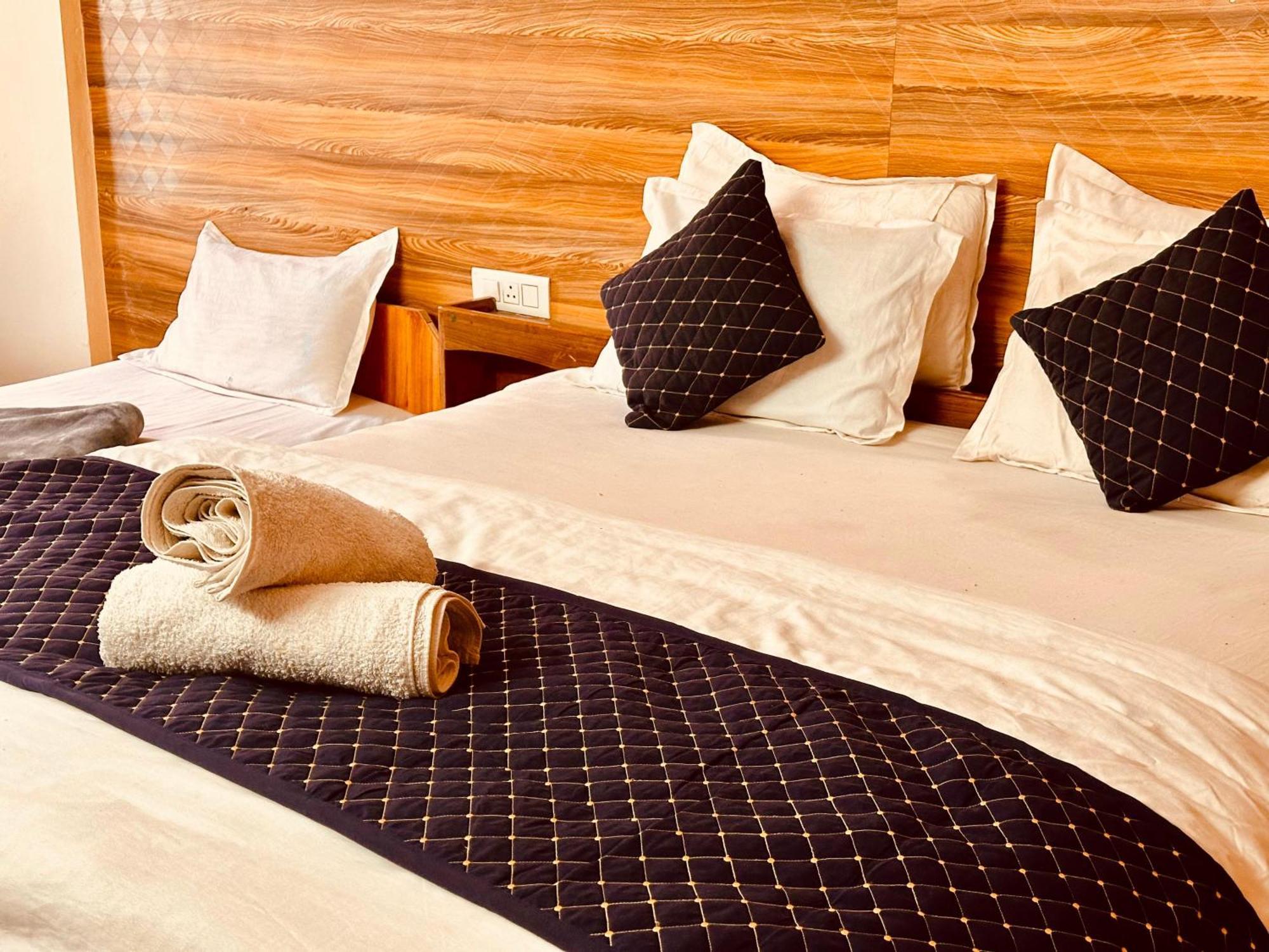 Hotel D Kanchan Manali ภายนอก รูปภาพ