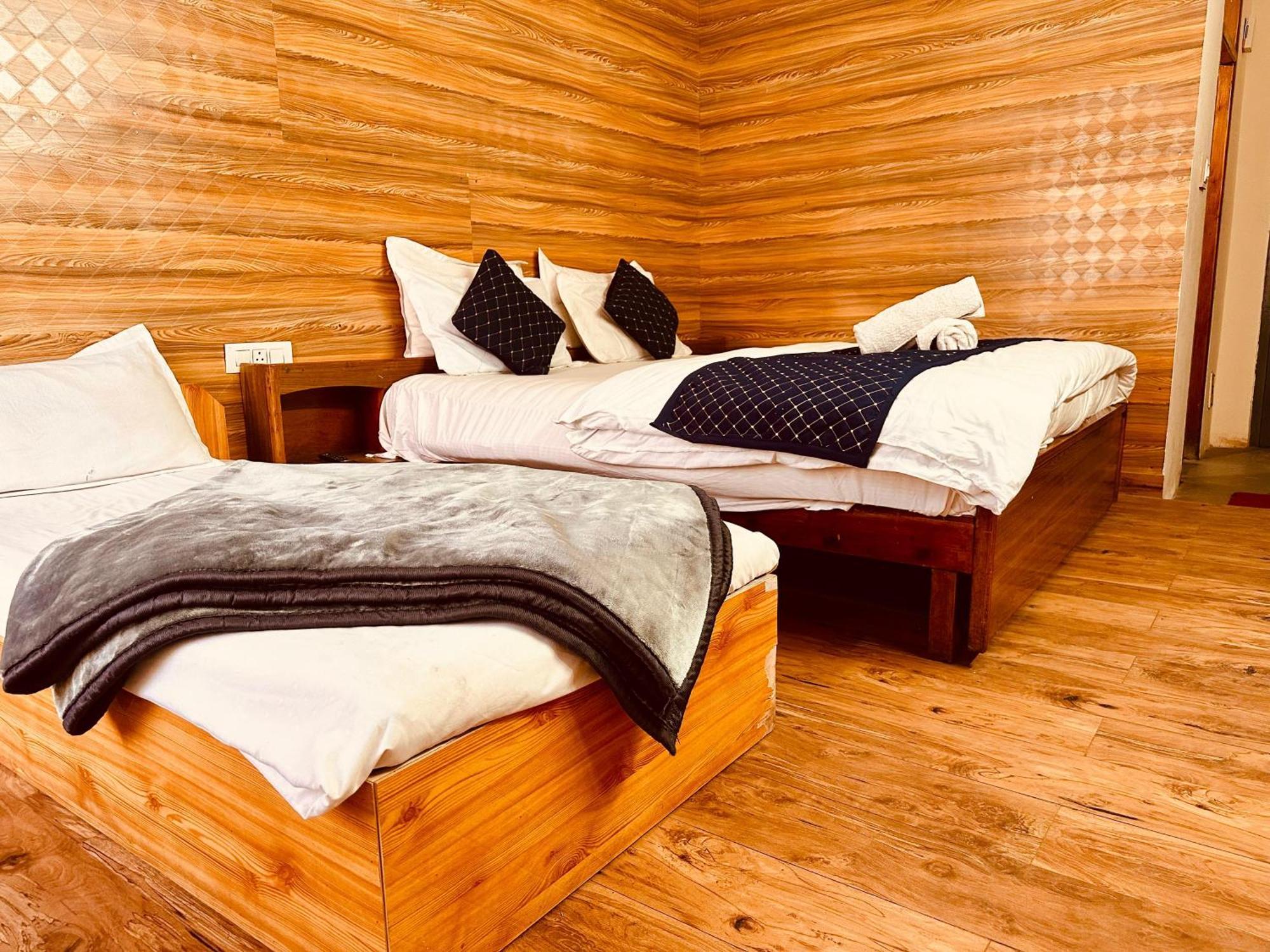 Hotel D Kanchan Manali ภายนอก รูปภาพ