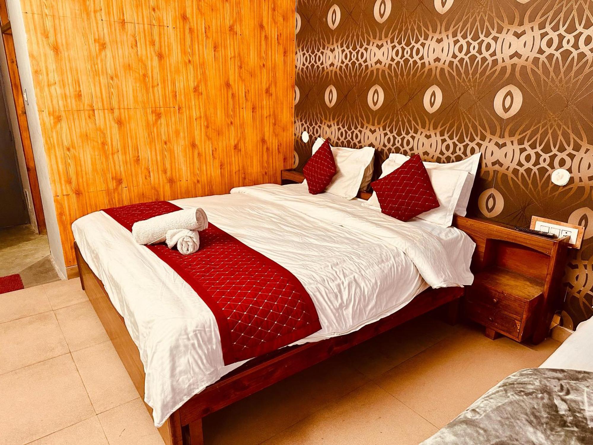 Hotel D Kanchan Manali ภายนอก รูปภาพ